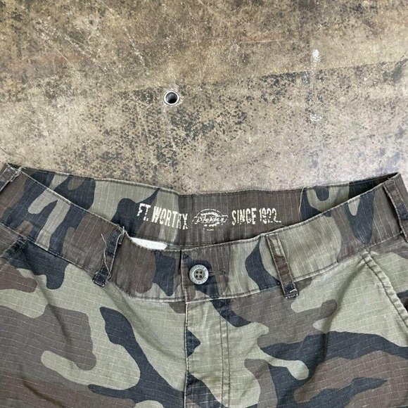 Dickies Mens Green Shorts - Picture 5 of 7